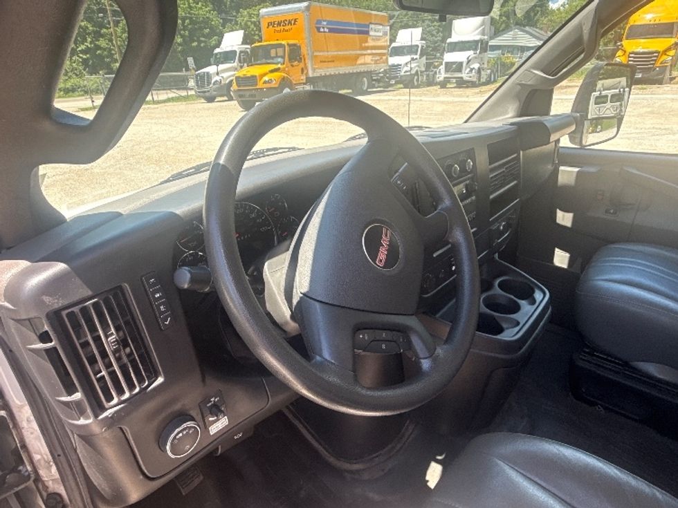 Light Duty Box Truck-Light and Medium Duty Trucks-GMC-2023-Savana G33903-Huntington-WV-174,773\n\t\tmiles-$ 20,750 - Image 16