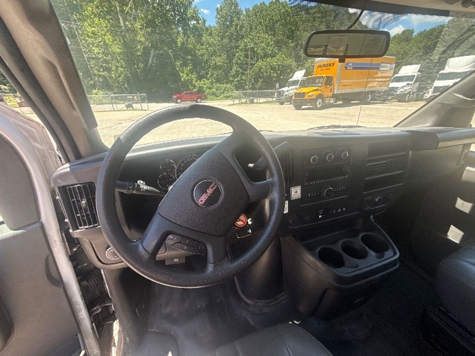 Light Duty Box Truck-Light and Medium Duty Trucks-GMC-2023-Savana G33903-Huntington-WV-174,773\n\t\tmiles-$ 20,750 - Image 17