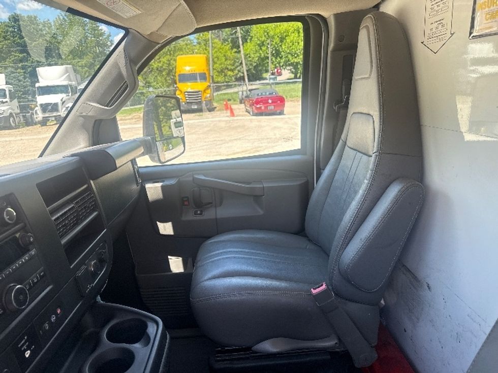 Light Duty Box Truck-Light and Medium Duty Trucks-GMC-2023-Savana G33903-Huntington-WV-174,773\n\t\tmiles-$ 20,750 - Image 18