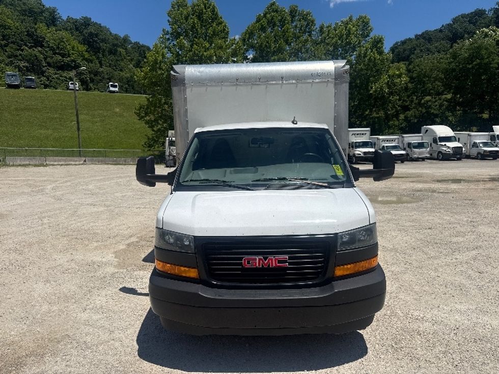 Light Duty Box Truck-Light and Medium Duty Trucks-GMC-2023-Savana G33903-Huntington-WV-174,773\n\t\tmiles-$ 20,750 - Image 2