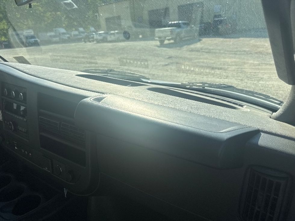 Light Duty Box Truck-Light and Medium Duty Trucks-GMC-2023-Savana G33903-Huntington-WV-174,773\n\t\tmiles-$ 20,750 - Image 20