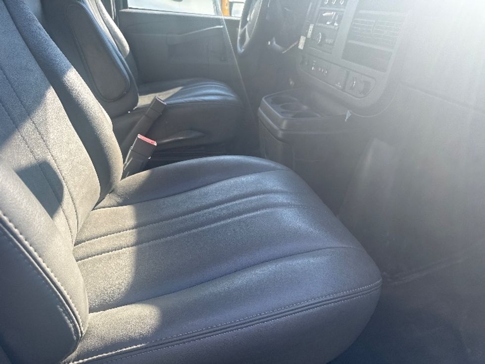 Light Duty Box Truck-Light and Medium Duty Trucks-GMC-2023-Savana G33903-Huntington-WV-174,773\n\t\tmiles-$ 20,750 - Image 21
