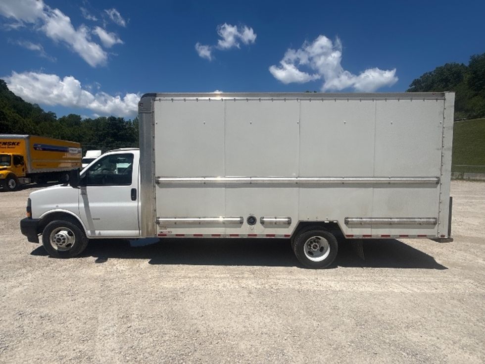 Light Duty Box Truck-Light and Medium Duty Trucks-GMC-2023-Savana G33903-Huntington-WV-174,773\n\t\tmiles-$ 20,750 - Image 4