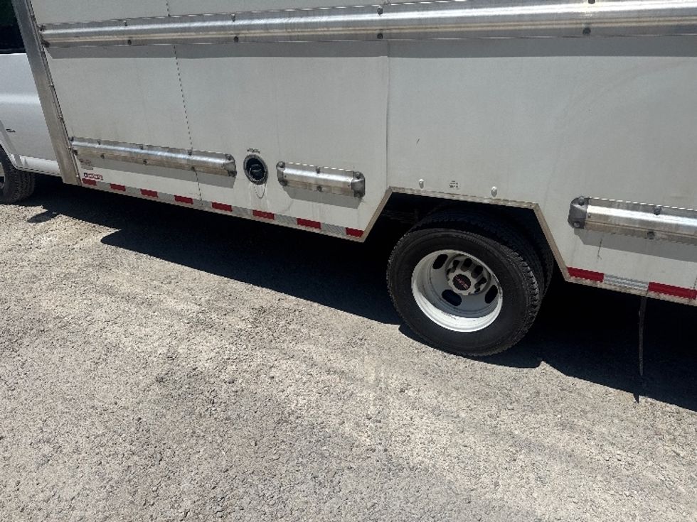 Light Duty Box Truck-Light and Medium Duty Trucks-GMC-2023-Savana G33903-Huntington-WV-174,773\n\t\tmiles-$ 20,750 - Image 5