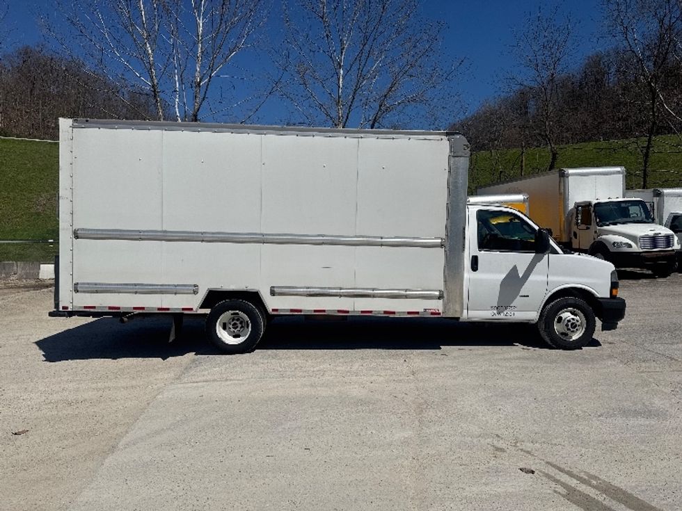 Light Duty Box Truck-Light and Medium Duty Trucks-GMC-2023-Savana G33903-Huntington-WV-175,917\n\t\tmiles-$ 21,500 - Image 15