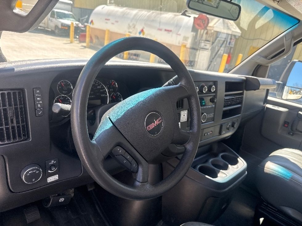 Light Duty Box Truck-Light and Medium Duty Trucks-GMC-2023-Savana G33903-Huntington-WV-175,917\n\t\tmiles-$ 21,500 - Image 17