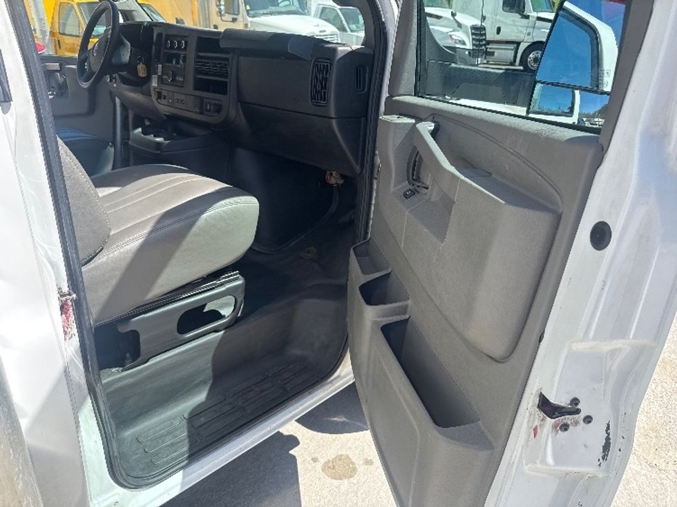 Light Duty Box Truck-Light and Medium Duty Trucks-GMC-2023-Savana G33903-Huntington-WV-175,917\n\t\tmiles-$ 21,500 - Image 20