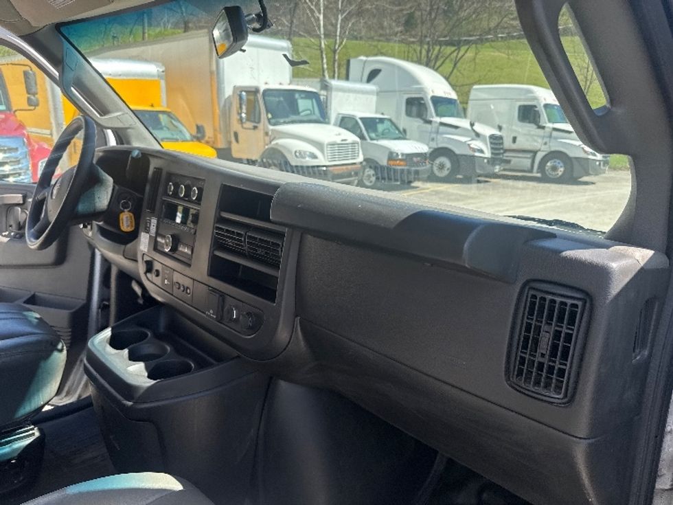 Light Duty Box Truck-Light and Medium Duty Trucks-GMC-2023-Savana G33903-Huntington-WV-175,917\n\t\tmiles-$ 21,500 - Image 21
