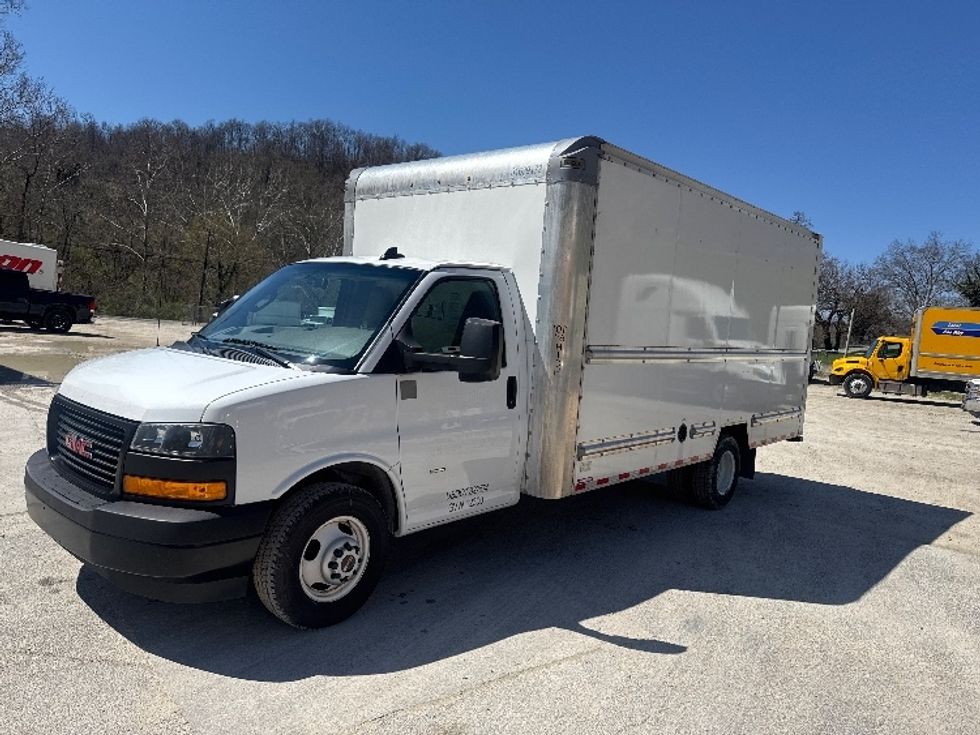 Light Duty Box Truck-Light and Medium Duty Trucks-GMC-2023-Savana G33903-Huntington-WV-175,917\n\t\tmiles-$ 21,500 - Image 3