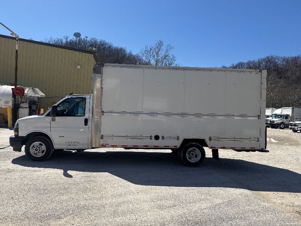 Light Duty Box Truck-Light and Medium Duty Trucks-GMC-2023-Savana G33903-Huntington-WV-175,917\n\t\tmiles-$ 21,500 - Image 4