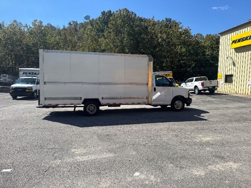 Light Duty Box Truck-Light and Medium Duty Trucks-GMC-2023-Savana G33903-Huntington-WV-196,984\n\t\tmiles-$ 19,750 - Image 14