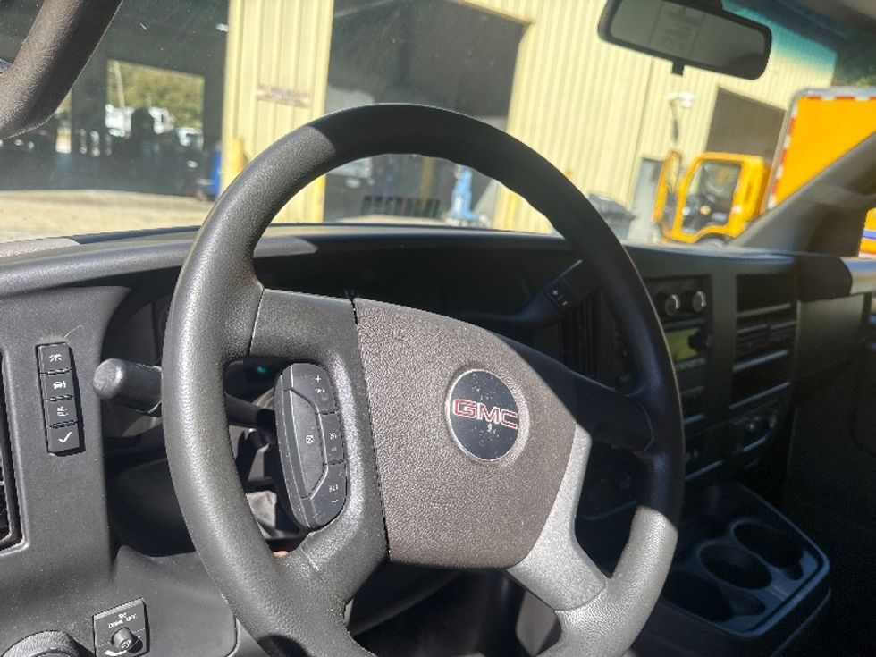 Light Duty Box Truck-Light and Medium Duty Trucks-GMC-2023-Savana G33903-Huntington-WV-196,984\n\t\tmiles-$ 19,750 - Image 16