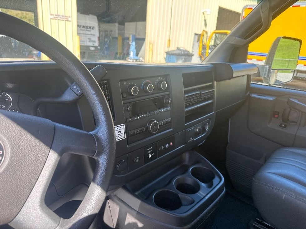 Light Duty Box Truck-Light and Medium Duty Trucks-GMC-2023-Savana G33903-Huntington-WV-196,984\n\t\tmiles-$ 19,750 - Image 17