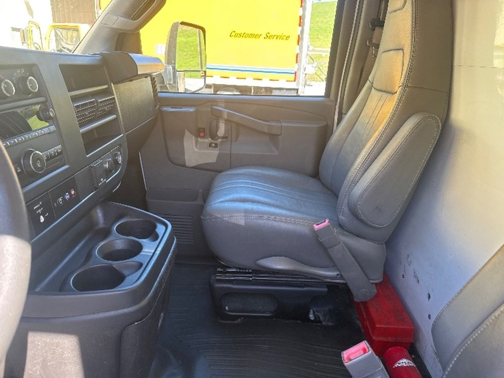 Light Duty Box Truck-Light and Medium Duty Trucks-GMC-2023-Savana G33903-Huntington-WV-196,984\n\t\tmiles-$ 19,750 - Image 18