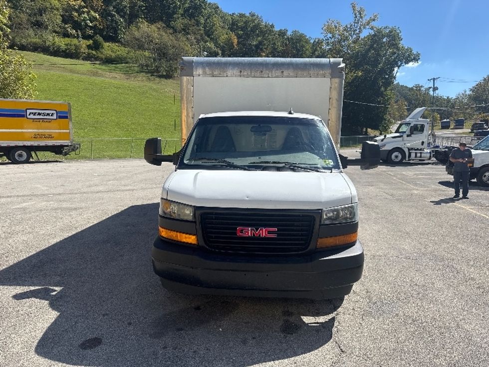 Light Duty Box Truck-Light and Medium Duty Trucks-GMC-2023-Savana G33903-Huntington-WV-196,984\n\t\tmiles-$ 19,750 - Image 2