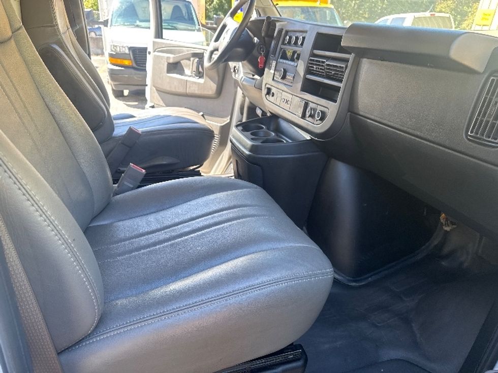 Light Duty Box Truck-Light and Medium Duty Trucks-GMC-2023-Savana G33903-Huntington-WV-196,984\n\t\tmiles-$ 19,750 - Image 20