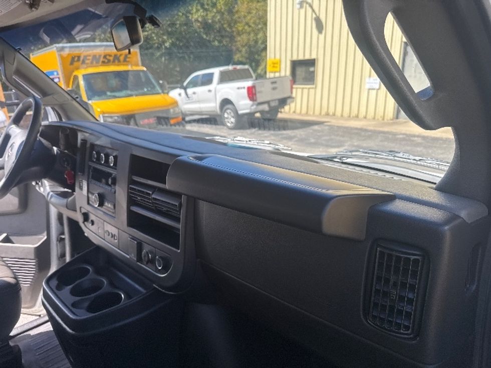 Light Duty Box Truck-Light and Medium Duty Trucks-GMC-2023-Savana G33903-Huntington-WV-196,984\n\t\tmiles-$ 19,750 - Image 21