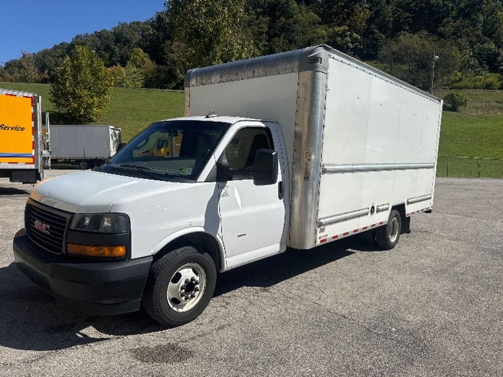 Light Duty Box Truck-Light and Medium Duty Trucks-GMC-2023-Savana G33903-Huntington-WV-196,984\n\t\tmiles-$ 19,750 - Image 3