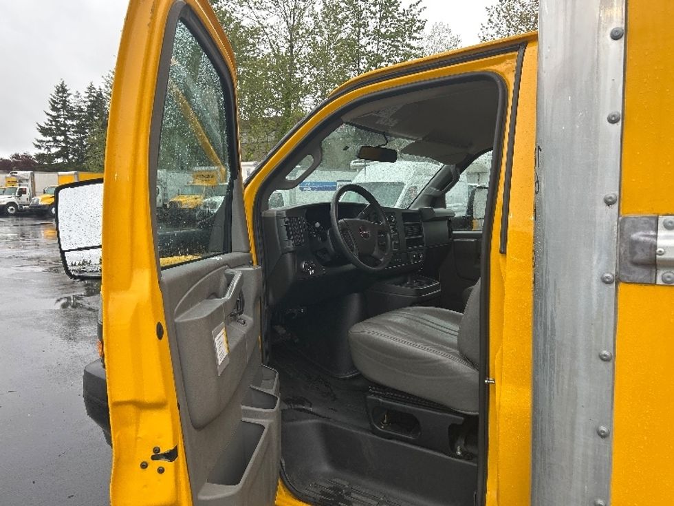 Light Duty Box Truck-Light and Medium Duty Trucks-GMC-2023-Savana G33903-Kent-WA-24,061\n\t\tmiles-$ 40,750 - Image 16