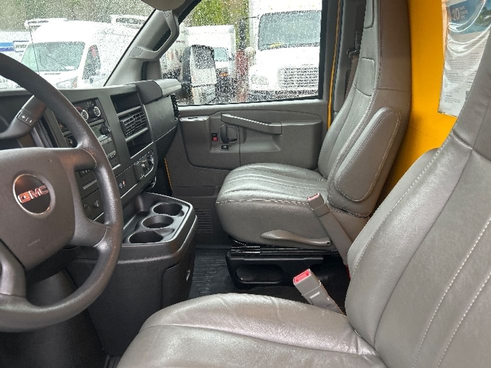Light Duty Box Truck-Light and Medium Duty Trucks-GMC-2023-Savana G33903-Kent-WA-24,061\n\t\tmiles-$ 40,750 - Image 19