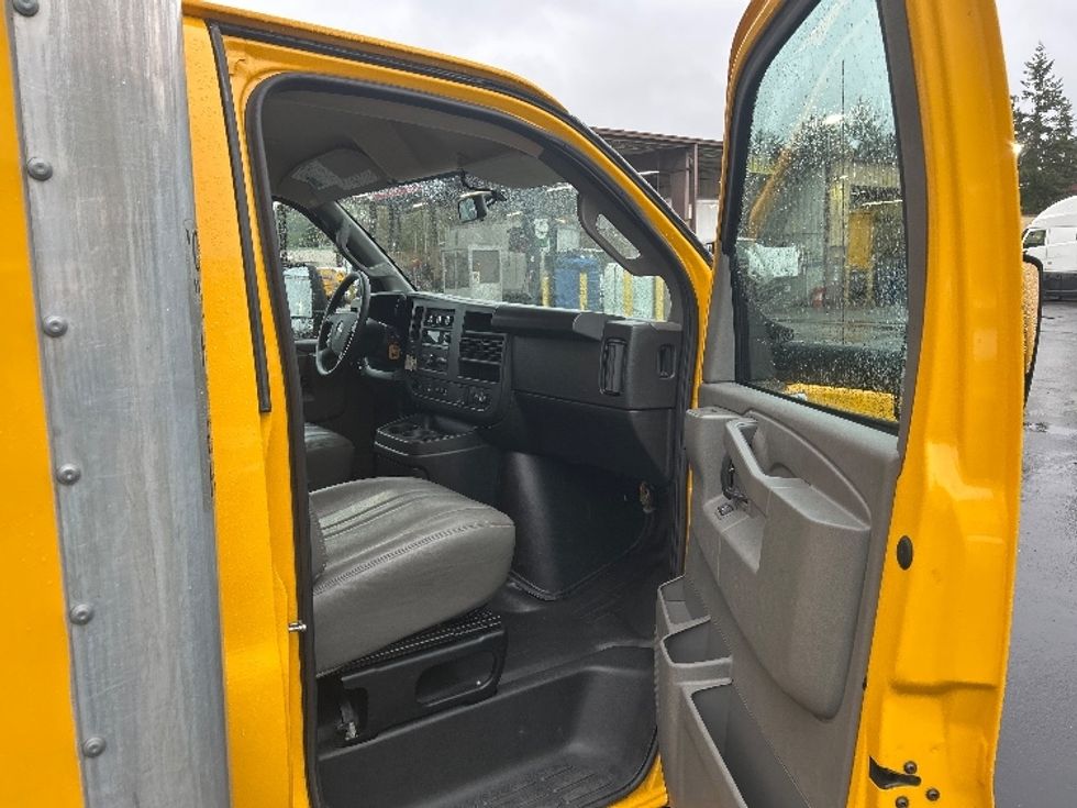 Light Duty Box Truck-Light and Medium Duty Trucks-GMC-2023-Savana G33903-Kent-WA-24,061\n\t\tmiles-$ 40,750 - Image 20