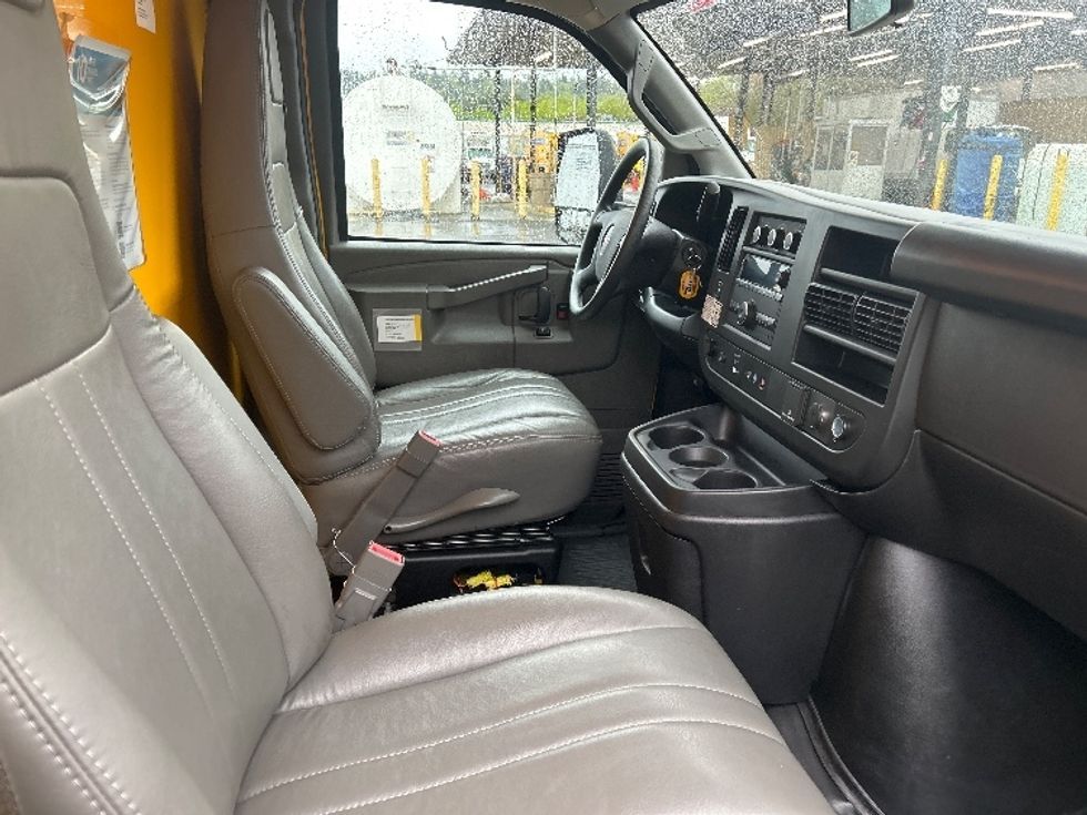 Light Duty Box Truck-Light and Medium Duty Trucks-GMC-2023-Savana G33903-Kent-WA-24,061\n\t\tmiles-$ 40,750 - Image 22