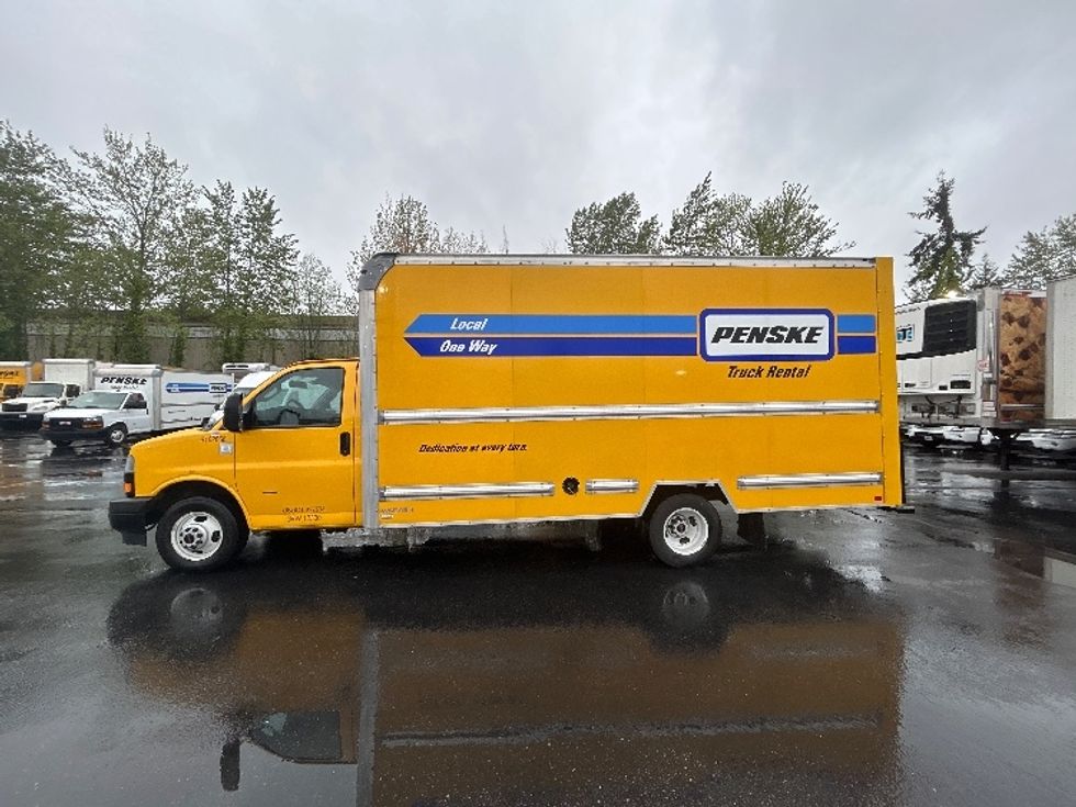 Light Duty Box Truck-Light and Medium Duty Trucks-GMC-2023-Savana G33903-Kent-WA-24,061\n\t\tmiles-$ 40,750 - Image 4