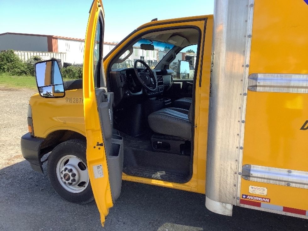 Light Duty Box Truck-Light and Medium Duty Trucks-GMC-2023-Savana G33903-Kent-WA-42,701\n\t\tmiles-$ 35,750 - Image 16