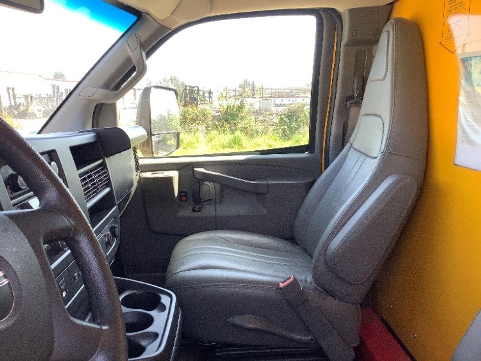 Light Duty Box Truck-Light and Medium Duty Trucks-GMC-2023-Savana G33903-Kent-WA-42,701\n\t\tmiles-$ 35,750 - Image 19