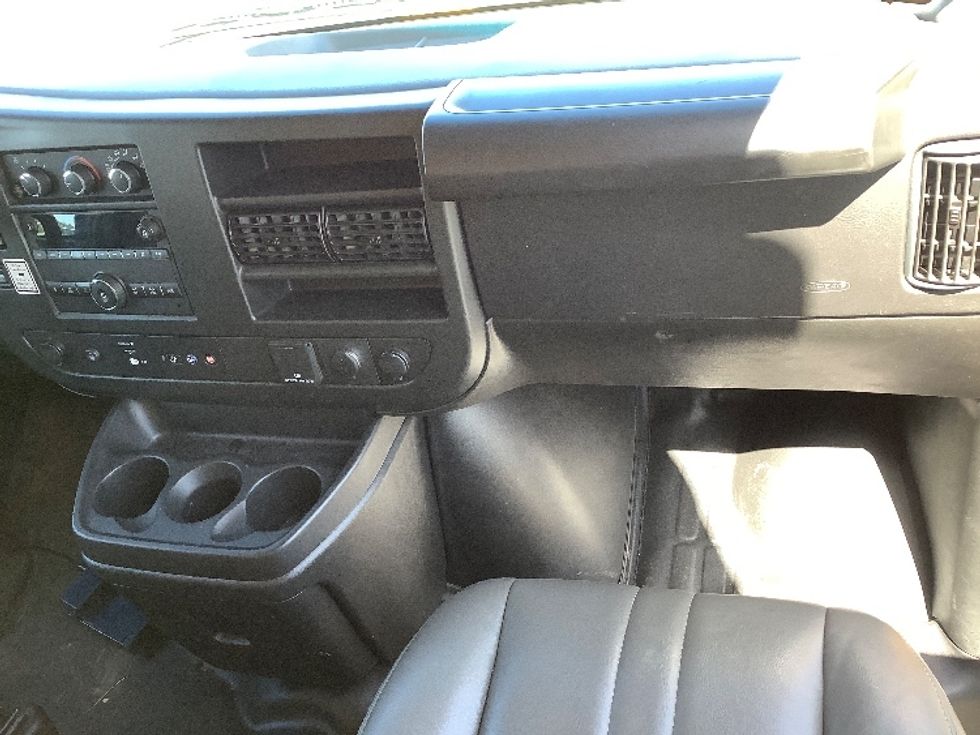 Light Duty Box Truck-Light and Medium Duty Trucks-GMC-2023-Savana G33903-Kent-WA-42,701\n\t\tmiles-$ 35,750 - Image 21