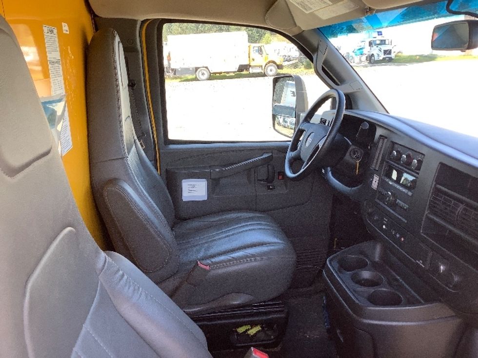 Light Duty Box Truck-Light and Medium Duty Trucks-GMC-2023-Savana G33903-Kent-WA-42,701\n\t\tmiles-$ 35,750 - Image 22
