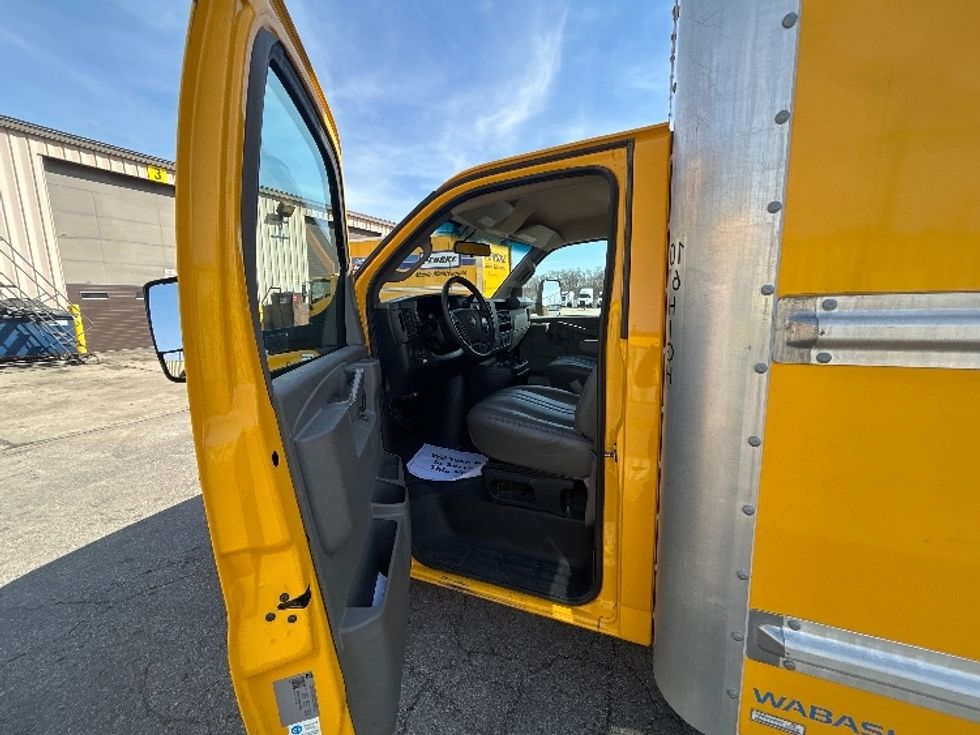 Light Duty Box Truck-Light and Medium Duty Trucks-GMC-2023-Savana G33903-La Porte-IN-48,006\n\t\tmiles-$ 39,000 - Image 16
