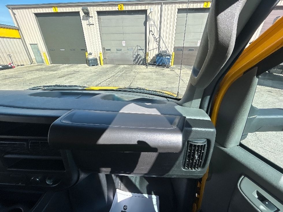 Light Duty Box Truck-Light and Medium Duty Trucks-GMC-2023-Savana G33903-La Porte-IN-48,006\n\t\tmiles-$ 39,000 - Image 21