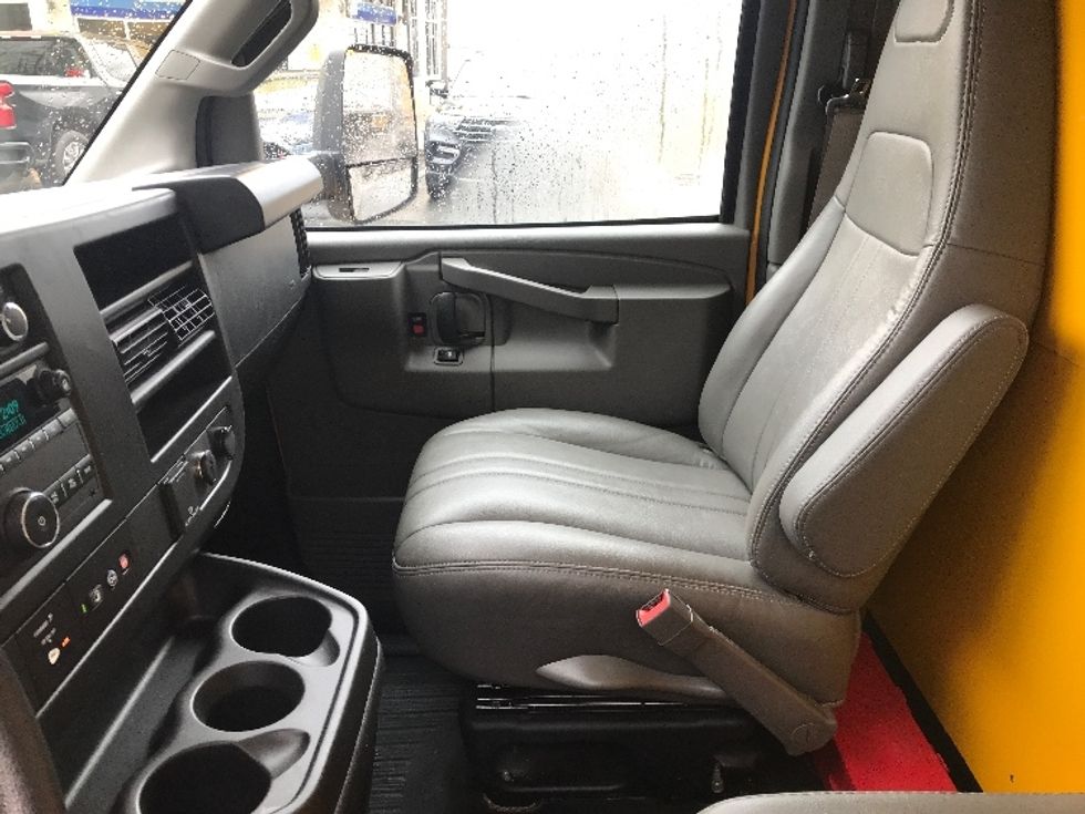 Light Duty Box Truck-Light and Medium Duty Trucks-GMC-2023-Savana G33903-Ladson-SC-22,727\n\t\tmiles-$ 47,000 - Image 18