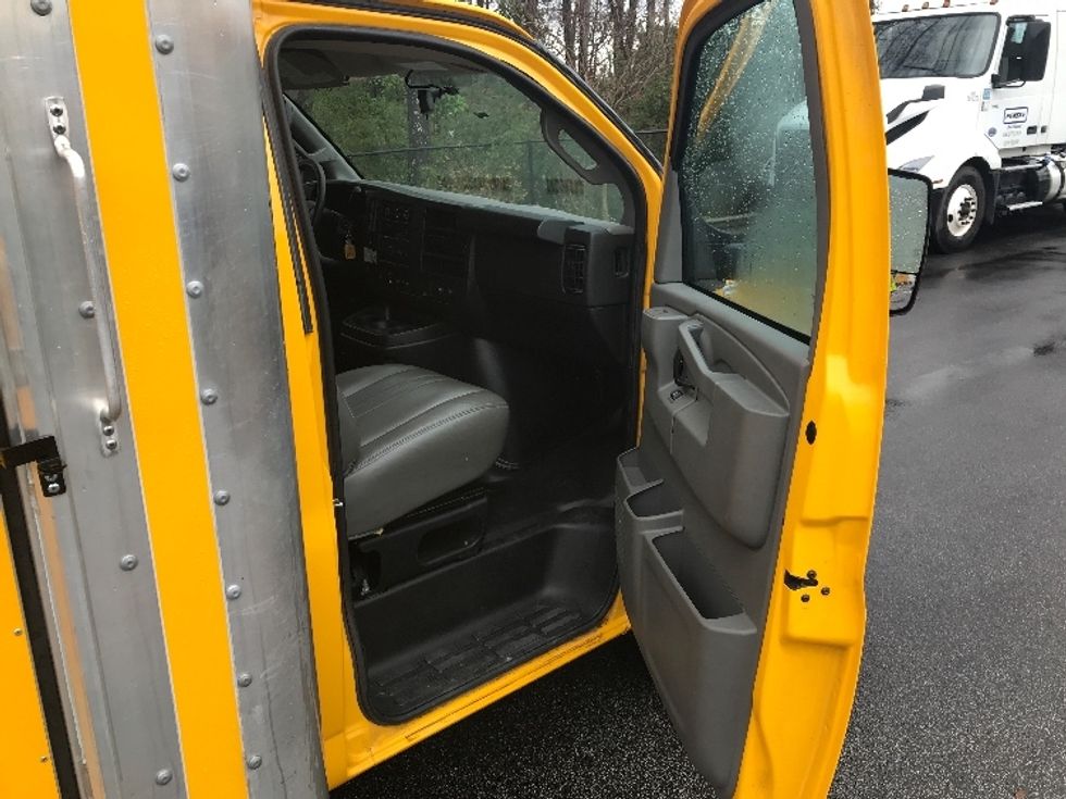 Light Duty Box Truck-Light and Medium Duty Trucks-GMC-2023-Savana G33903-Ladson-SC-22,727\n\t\tmiles-$ 47,000 - Image 19