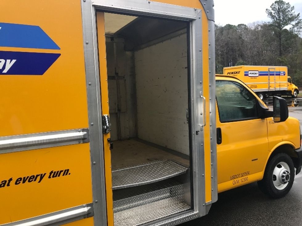 Light Duty Box Truck-Light and Medium Duty Trucks-GMC-2023-Savana G33903-Ladson-SC-22,727\n\t\tmiles-$ 47,000 - Image 25