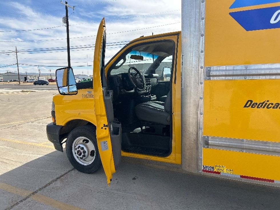 Light Duty Box Truck-Light and Medium Duty Trucks-GMC-2023-Savana G33903-Lubbock-TX-120,204\n\t\tmiles-$ 26,000 - Image 16