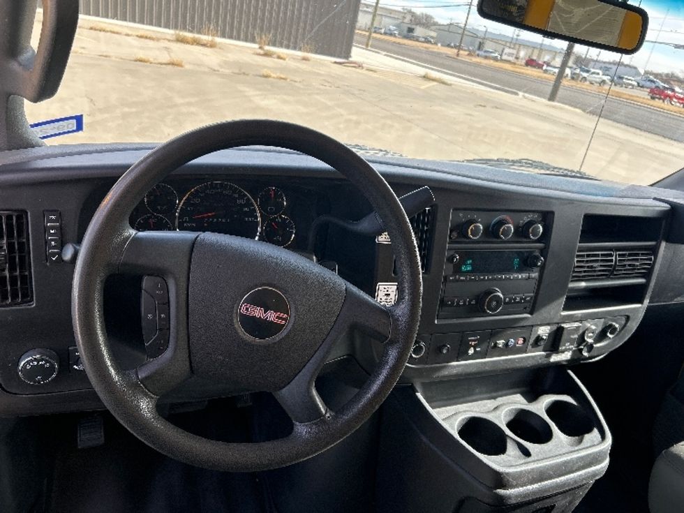 Light Duty Box Truck-Light and Medium Duty Trucks-GMC-2023-Savana G33903-Lubbock-TX-120,204\n\t\tmiles-$ 26,000 - Image 18