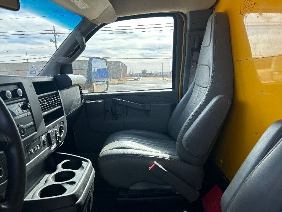 Light Duty Box Truck-Light and Medium Duty Trucks-GMC-2023-Savana G33903-Lubbock-TX-120,204\n\t\tmiles-$ 26,000 - Image 19