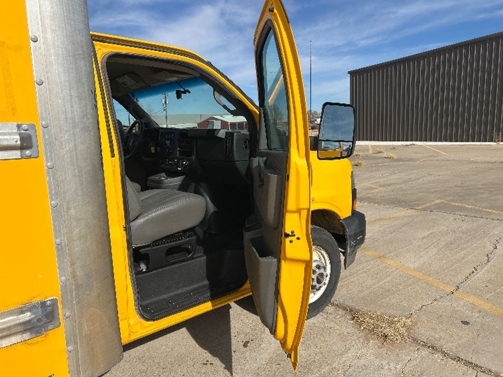 Light Duty Box Truck-Light and Medium Duty Trucks-GMC-2023-Savana G33903-Lubbock-TX-120,204\n\t\tmiles-$ 26,000 - Image 20