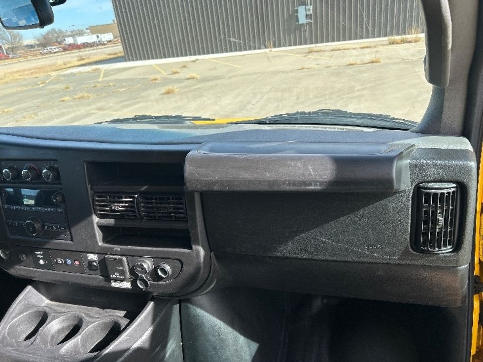 Light Duty Box Truck-Light and Medium Duty Trucks-GMC-2023-Savana G33903-Lubbock-TX-120,204\n\t\tmiles-$ 26,000 - Image 21