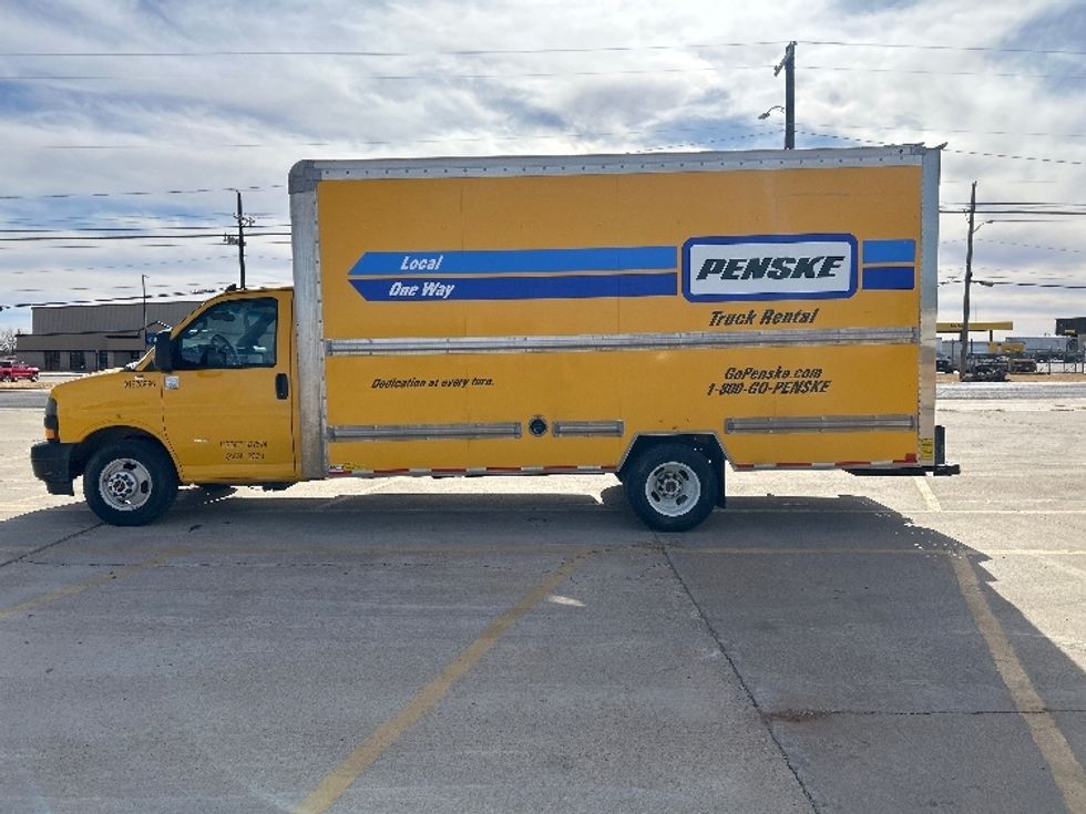 Light Duty Box Truck-Light and Medium Duty Trucks-GMC-2023-Savana G33903-Lubbock-TX-120,204\n\t\tmiles-$ 26,000 - Image 4
