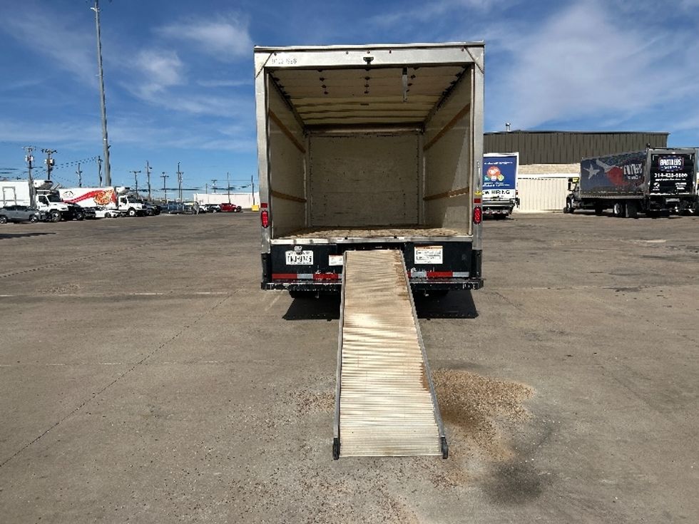 Light Duty Box Truck-Light and Medium Duty Trucks-GMC-2023-Savana G33903-Lubbock-TX-120,204\n\t\tmiles-$ 26,000 - Image 9