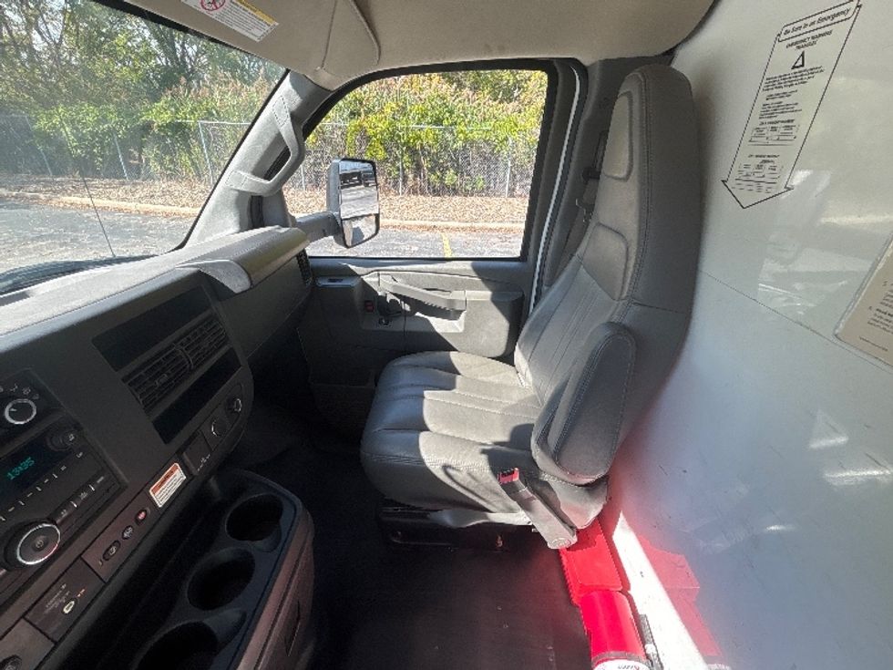 Light Duty Box Truck-Light and Medium Duty Trucks-GMC-2023-Savana G33903-Middlefield-OH-103,017\n\t\tmiles-$ 35,000 - Image 18