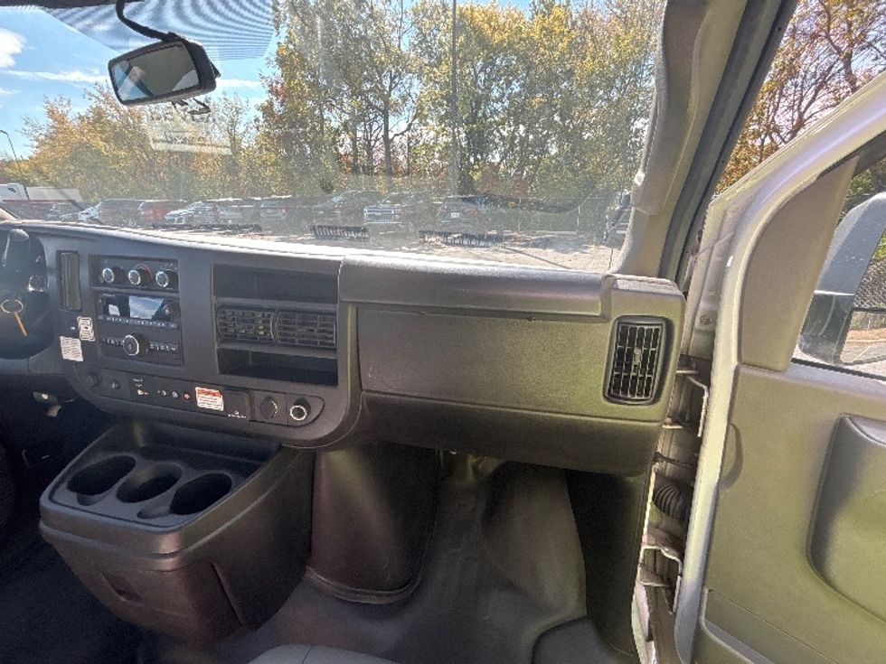 Light Duty Box Truck-Light and Medium Duty Trucks-GMC-2023-Savana G33903-Middlefield-OH-103,017\n\t\tmiles-$ 35,000 - Image 20