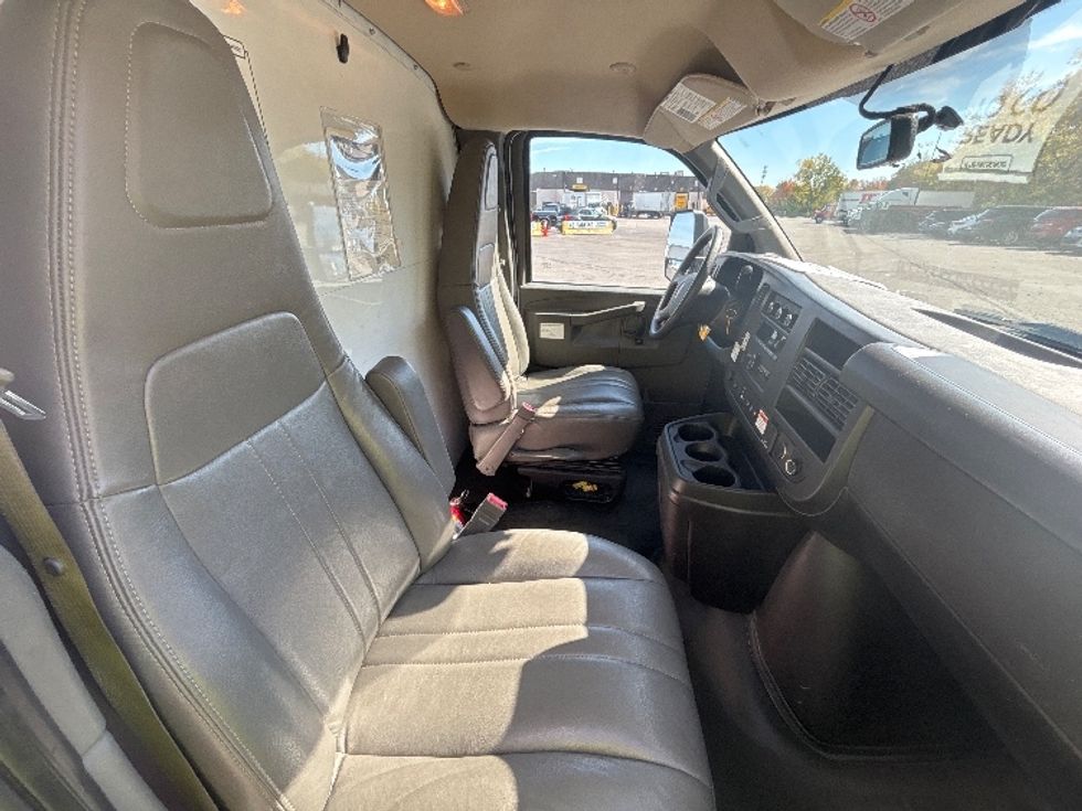 Light Duty Box Truck-Light and Medium Duty Trucks-GMC-2023-Savana G33903-Middlefield-OH-103,017\n\t\tmiles-$ 35,000 - Image 21