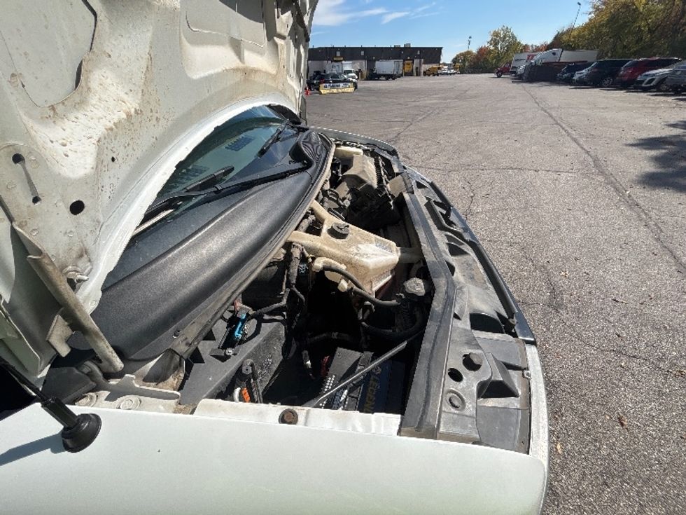 Light Duty Box Truck-Light and Medium Duty Trucks-GMC-2023-Savana G33903-Middlefield-OH-103,017\n\t\tmiles-$ 35,000 - Image 22
