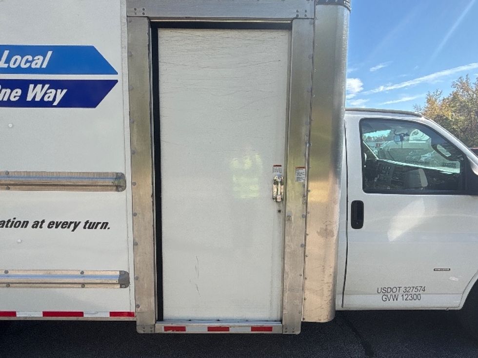 Light Duty Box Truck-Light and Medium Duty Trucks-GMC-2023-Savana G33903-Middlefield-OH-103,017\n\t\tmiles-$ 35,000 - Image 28