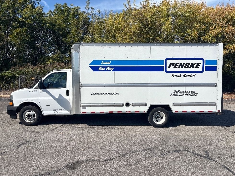 Light Duty Box Truck-Light and Medium Duty Trucks-GMC-2023-Savana G33903-Middlefield-OH-103,017\n\t\tmiles-$ 35,000 - Image 4