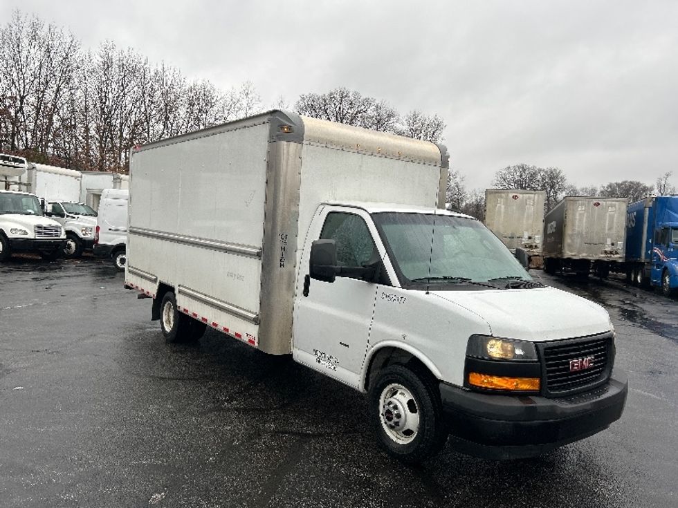 Light Duty Box Truck-Light and Medium Duty Trucks-GMC-2023-Savana G33903-Middlefield-OH-110,318\n\t\tmiles-$ 31,250 - Image 1